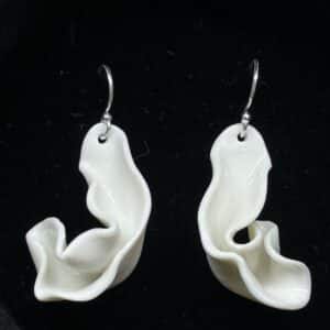 Boucles d'oreilles pendantes en porcelaine "Loïe"