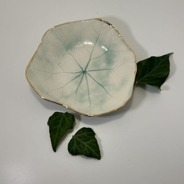 Feuille de capucine en porcelaine 1 Feuille de capucine en porcelaine
