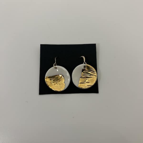 Bijou, Boucles d'oreilles en porcelaine et Or, feuille de ginkgo biloba 2 Bijou, Boucles d'oreilles en porcelaine et Or, feuille de ginkgo biloba – Image 2