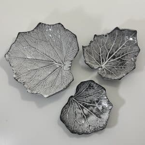 Coupelles feuilles de tussilage Faïence noire